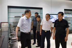 省發(fā)改委、省財政廳領導到公路養(yǎng)護裝備國家工程研究中心調研